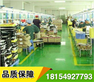 車間倉(cāng)庫(kù)、劃線施工不用噴涂機(jī)械,熱熔機(jī)械,地面涂膠后直接粘貼,立即可以通車,野外施工簡(jiǎn)便,經(jīng)久耐用,標(biāo)線邊緣整齊,作圖剪字方便,長(zhǎng)期使用之平均造價(jià)低于所有標(biāo)線漆價(jià)格.高速路一