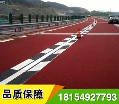 無砂透水混凝土特點(diǎn):高透水性:透水混凝土擁有15%-25%的孔隙,能夠使透水速度達(dá)到31-52升/米/小時,高于*有效的降雨在*優(yōu)秀的排水配置下的排出速度.